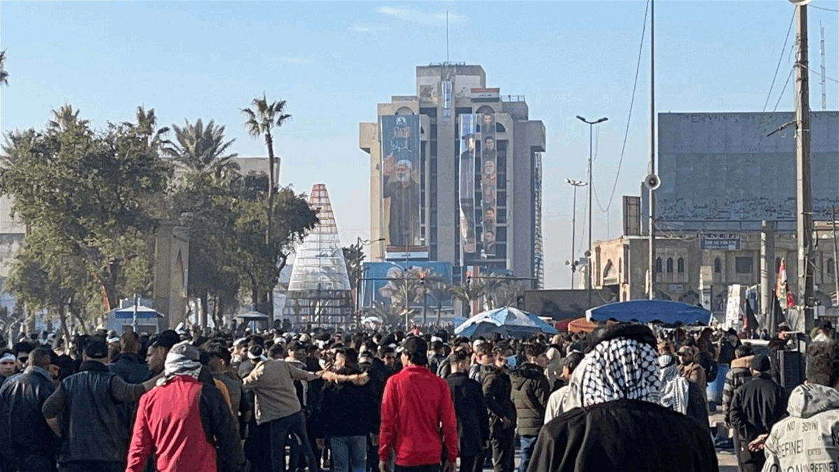 التوافد نحو ساحة التحرير