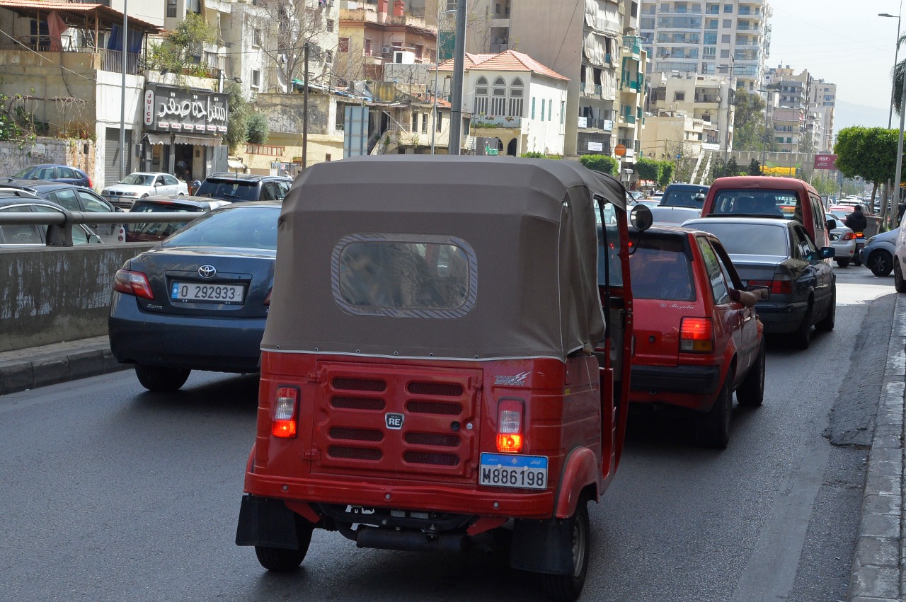 التوك توك في شوارع لبنان