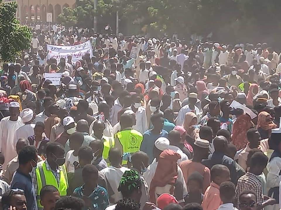 محتجون يطالبون بإسقاط الحكومة السودانية