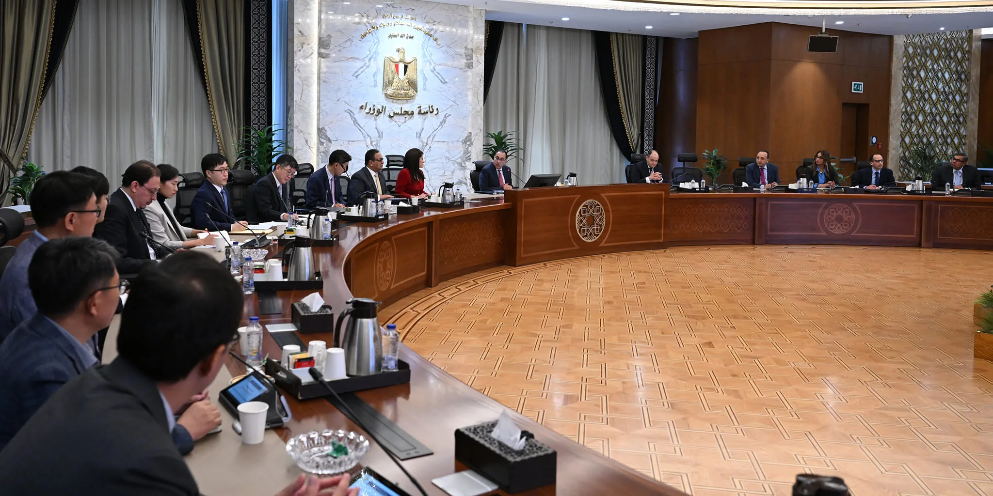 رئيس الوزراء يعقد اجتماعًا مع ممثلي أبرز 15 شركة كورية جنوبية تعمل في مصر